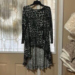 Black white leopard print high low top with ruffle trim